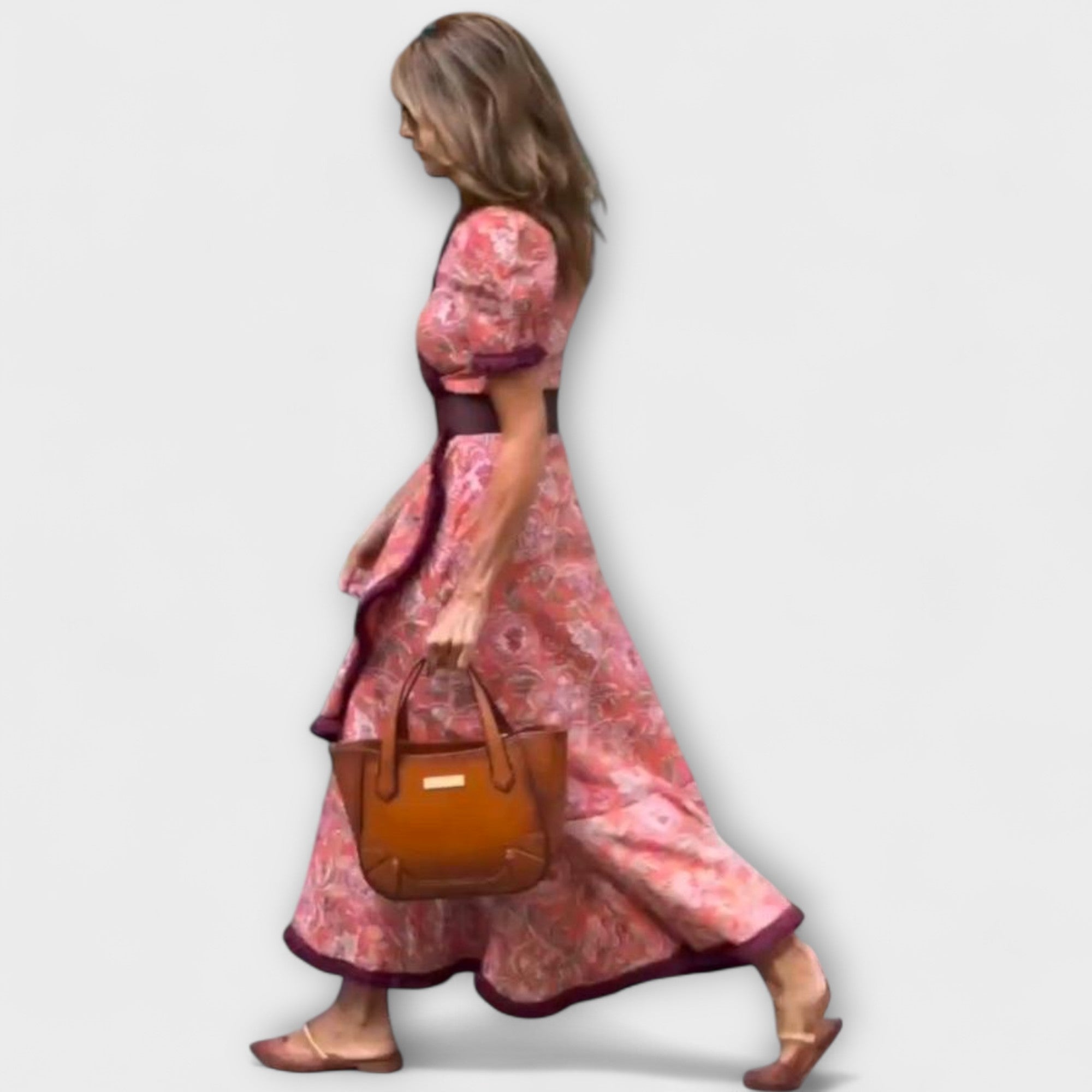 Rosa Maxi-Kleid mit Puffärmeln, dunklem Gürtel und weit schwingendem Rocksaum