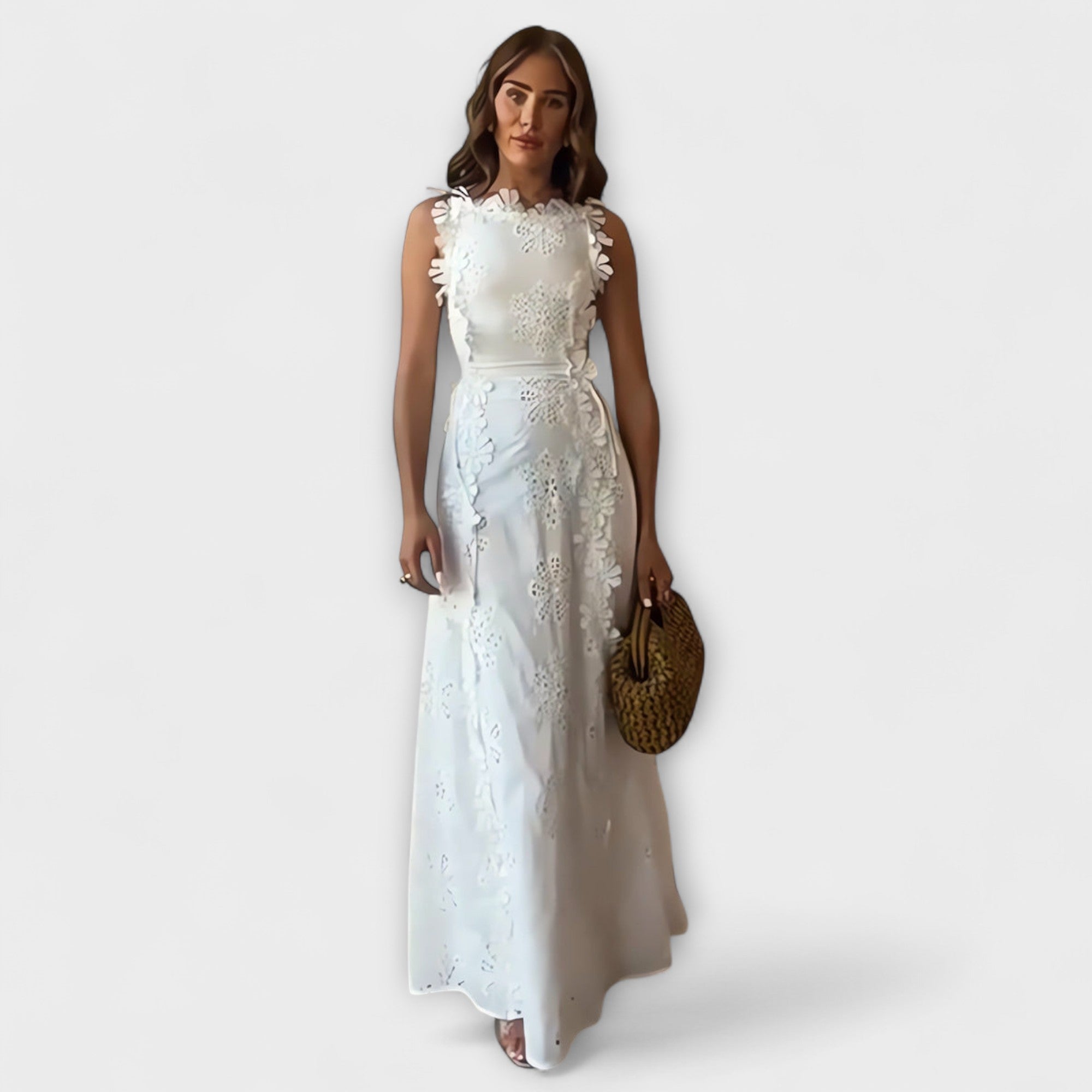 Éliora Maxikleid weiß mit Spitzenblumenmuster, weit schwingender Rock, ärmellos