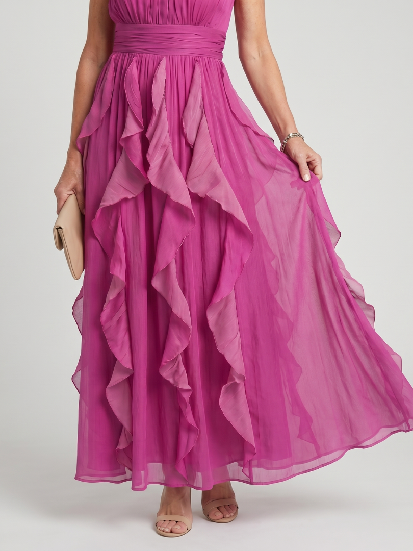 Pinkes Maxikleid mit hohen Hals, geraffter Taille und mehrlagigen Rüschenschichten