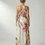 Rückenansicht vom Maxikleid mit Blumenprint und Neckholder-Bindung, hellrosa
