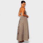Gestreiftes Maxi-Kleid mit Bandeau-Top und langen, fließenden Trägern; gerader Rocksaum