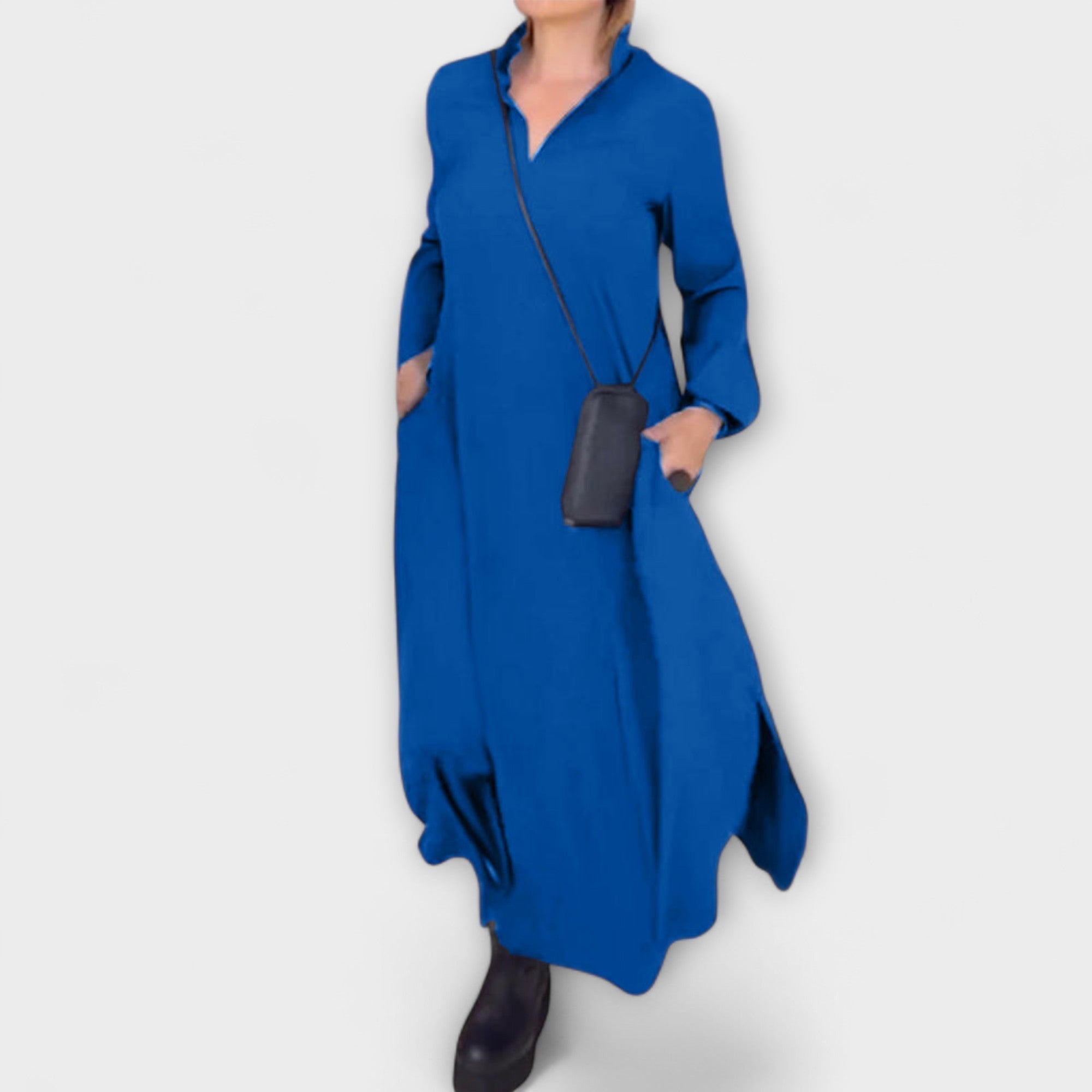Blaues fließendes Kleid mit V-Ausschnitt und weit schwingendem Rock