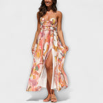 Bedrucktes Maxi-Kleid mit Spaghettiträgern, geraffter Taille und langem Rock mit Schlitz