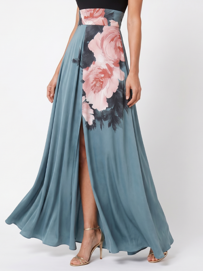 Maxikleid vorne: Neckholder-Top, blauer Rock mit pinken und dunklen Blüten