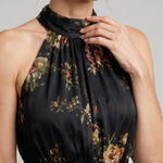 Schwarzes Halter-Neck Midi-Kleid mit Blumenprints, Stehkragen und Bindeband vorne