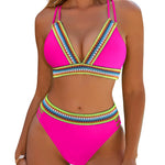 Figurbetontes Bikini-Set in Pink mit V-Ausschnitt und kontrastfarbenen Zierstreifen