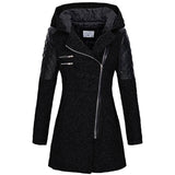 Winterjacke in Schwarz mit Kapuze, Reißverschluss und gesteppten Ärmeln