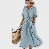 Sommerkleid aus blauem Stoff, V-Ausschnitt, geknotete Taille, kurze Ärmel, Weitschnitt