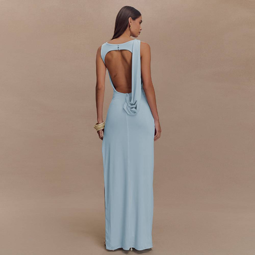 Hellblaues Maxikleid mit offenem Rückenausschnitt und drapierten Schulterdetails