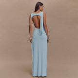 Hellblaues Maxikleid mit offenem Rückenausschnitt und drapierten Schulterdetails