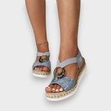 Bequeme Sandalen mit offenen Zehen, hellblaues Obermaterial mit Schnalle, Plateau-Sohle