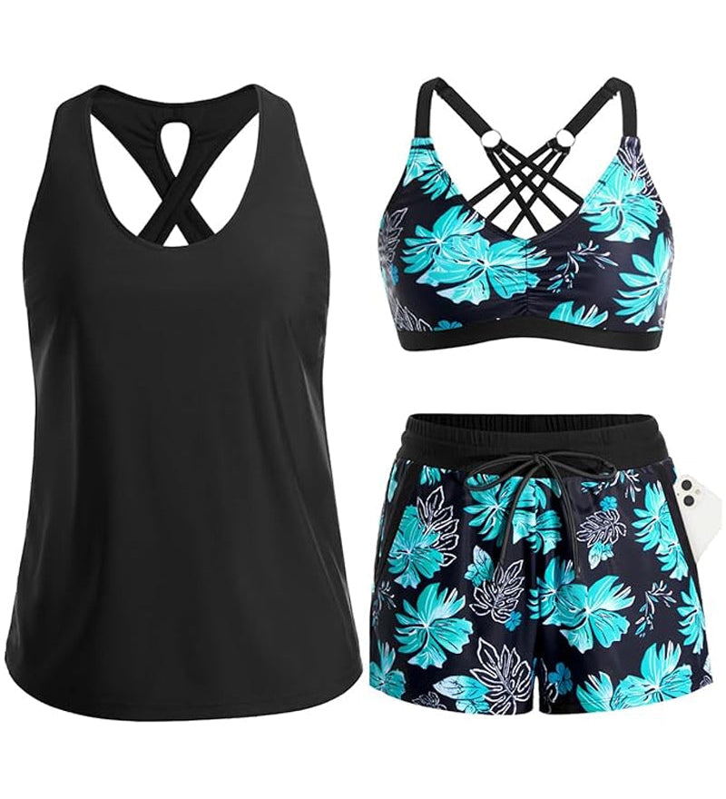 Dreiteiliges Tankini-Set: schwarzes Tanktop, floraler Bikini-BH, Shorts.