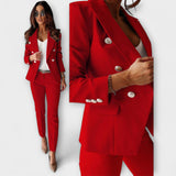 Roter Anzug mit Jacke und Hose, Reverskragen, Knöpfe, taillierte Passform