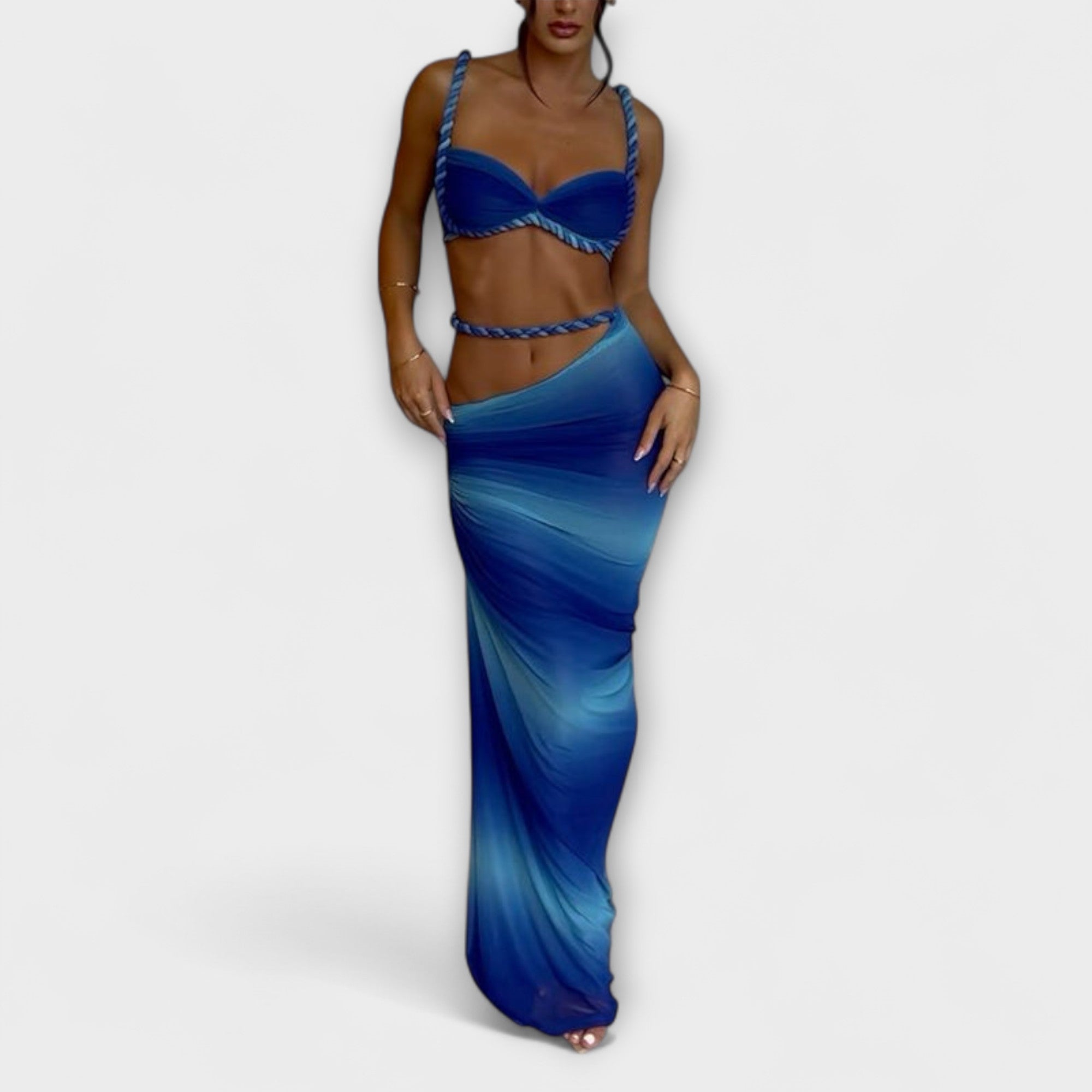 Gradient-Set aus Zopf-Crop-Top und Maxirock, blau changierend