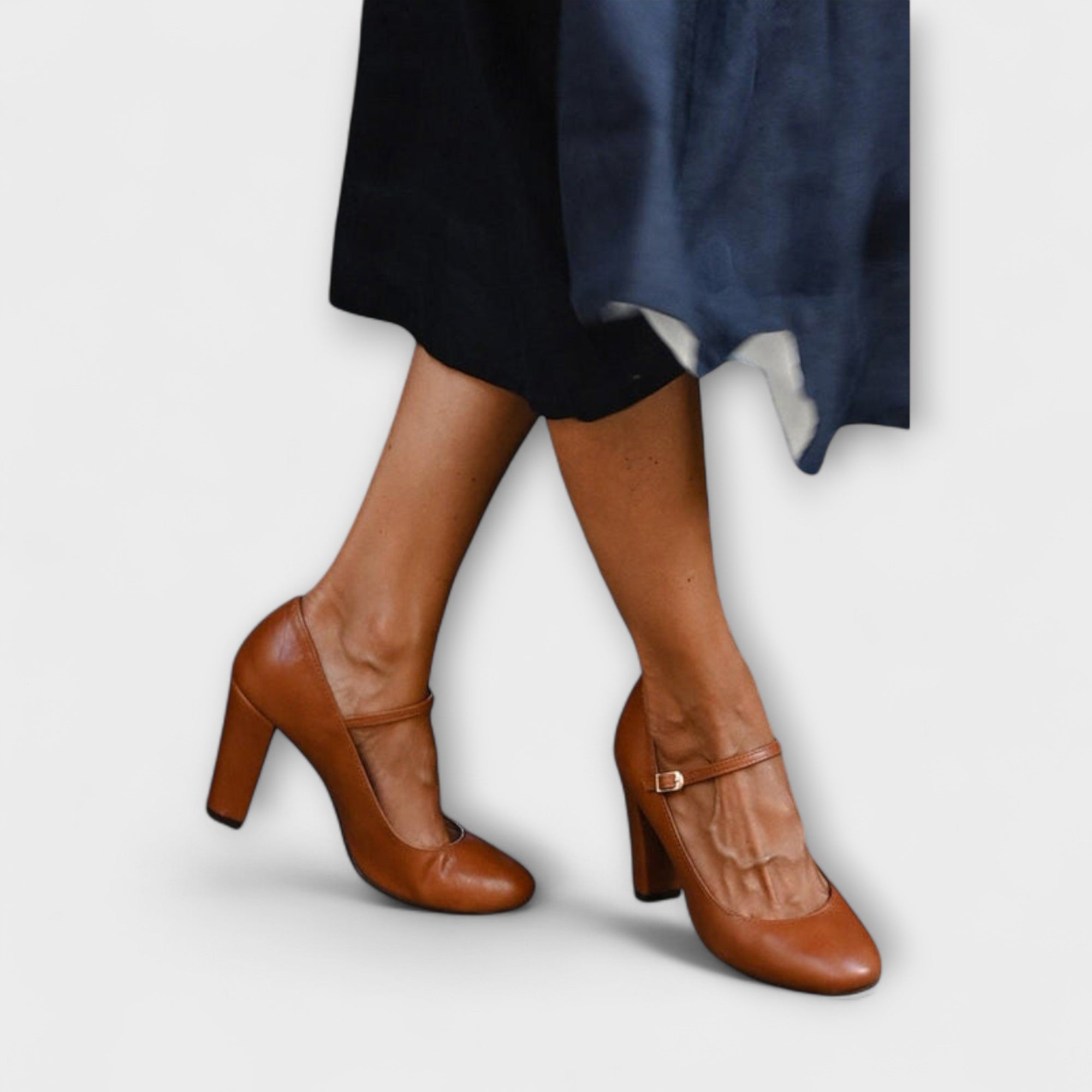 Kastanienbraune Mary-Jane Schuhe mit Riemen und Schnalle am hohen Absatz