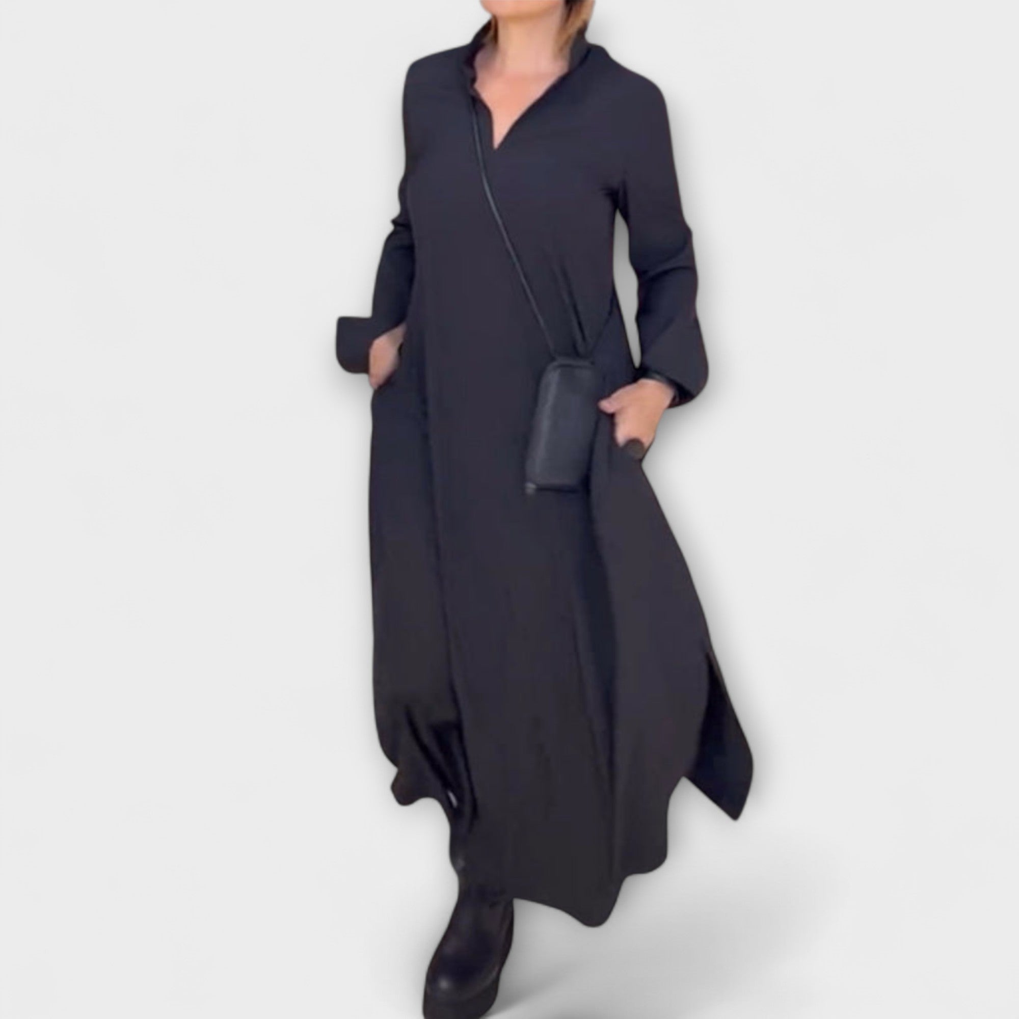 Schwarzes, fließendes Kleid mit V-Ausschnitt und langen Ärmeln
