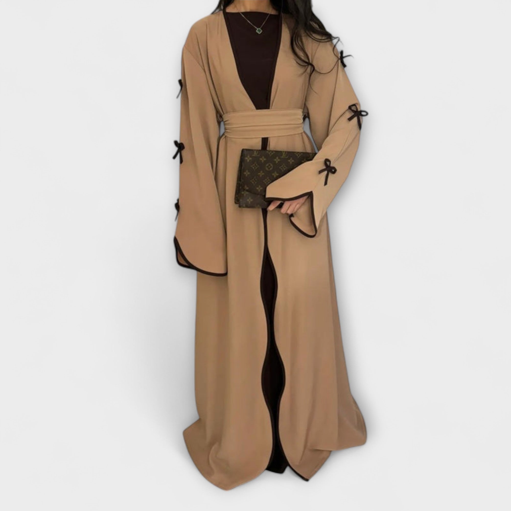 Cardigan-Kleid Duo in Camel mit Schleifenverzierung, Schlitz vorne und Taillengürtel