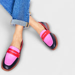 Runde Slipper: rosa-schwarzes zweifarbiges Design, braune Kantennaht
