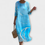 Miranda-Maxikleid in Himmelblau mit abstraktem Goldlinien-Print