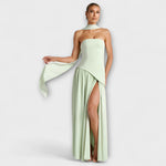 Mintfarbenes Bandeau-Maxikleid mit Faltenrock und seitlichem Beinschlitz