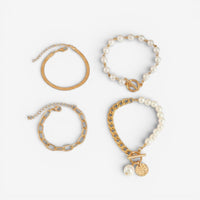 Elegantes 4-teiliges Armband-Set in Gold – mit Schlangenmotiv, Perlen und Gliedern