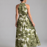 Grünes Midi-Kleid mit hohem Rückenausschnitt, geraffter Taille und abstraktem Druck