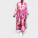 Maxi-Kleid mit V-Ausschnitt und Knopfleiste, pink-beiges Muster, Volantsaum
