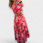 Catrisa-Blumenkleid mit V-Ausschnitt und geraffter Taille, kurze ausgestellte Ärmel (rot)