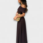 Ein-Schulter-Mesh-Kleid in dunklem Pflaume mit gerafftem Schulterteil und langem Rock