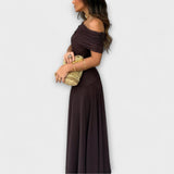 Ein-Schulter-Mesh-Kleid in dunklem Pflaume mit gerafftem Schulterteil und langem Rock