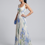 Ärmelloses Midikleid mit quadratischem Ausschnitt, florales Muster in Blau und Grün