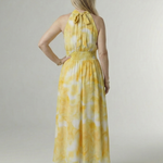 Gelbes Midikleid in Halter-Optik, hinten geraffter Ausschnitt und elastischer Taillenbund