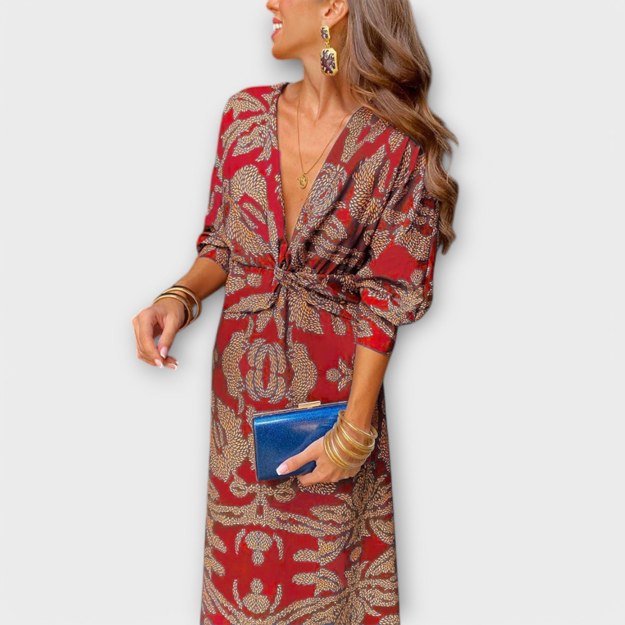 Elegantes Kleid mit langen Ärmeln, rot mit goldfarbenem Paisley-Muster, vorn geknotet