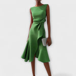 Drapiertes asymmetrisches Midikleid, ärmellos, grün, seitliche Drapierung und geschlitzter Saum