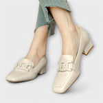 Beige Hausschuhe/Slipper mit Blockabsatz und Zierschlaufe am Vorderblatt