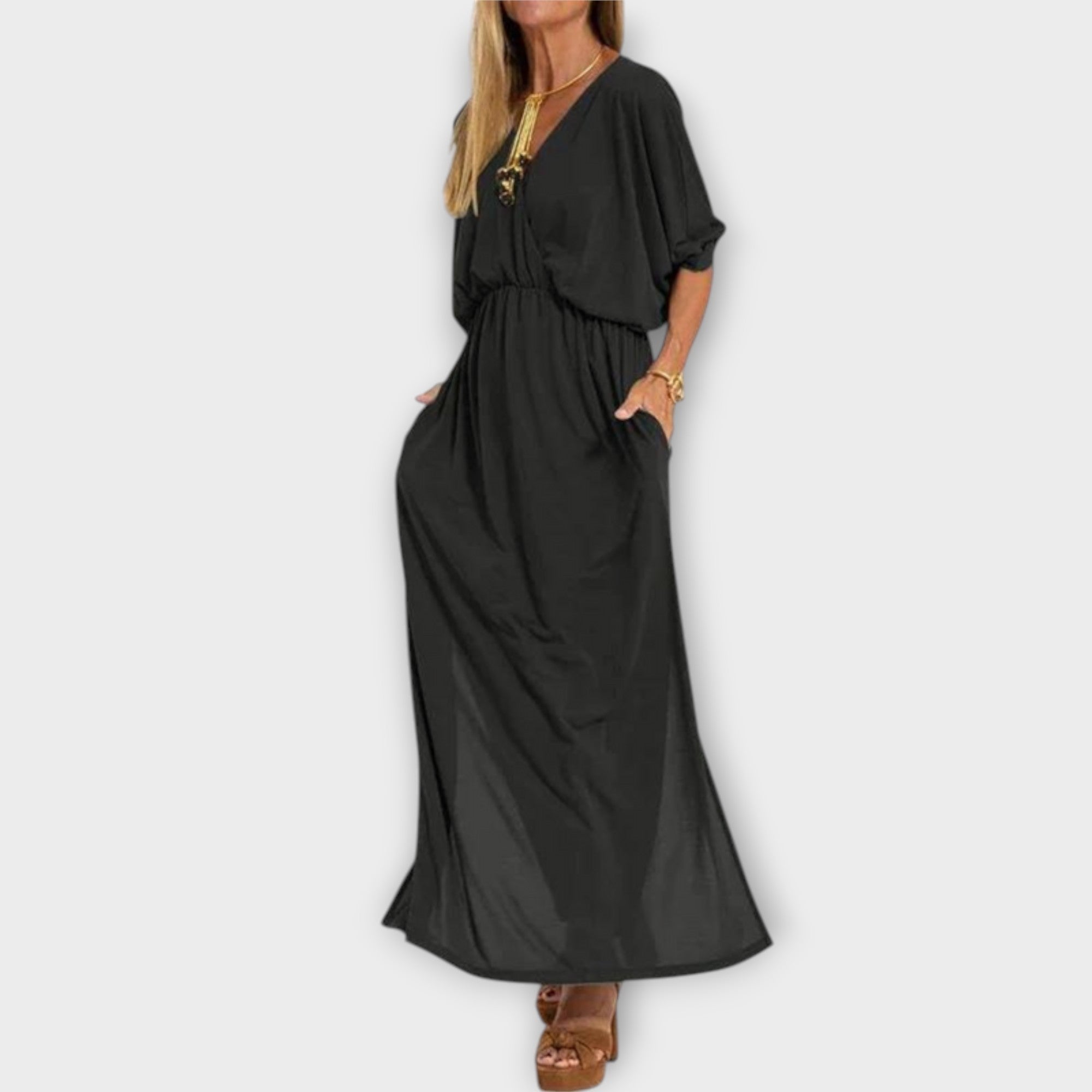 Retro-Maxikleid in Schwarz mit V-Ausschnitt, geraffter Taille und Seitenschlitz