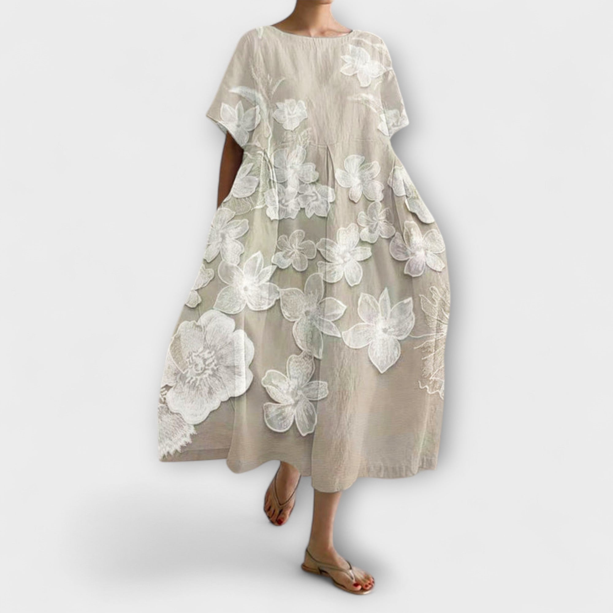 Beiges elegantes Kleid mit weißem Blumenmuster, kurzen Ärmeln und weitem Rock