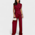 Bordeauxrotes asymmetrisches 2-Teile-Set mit drapierten Schultern und weiter Hose