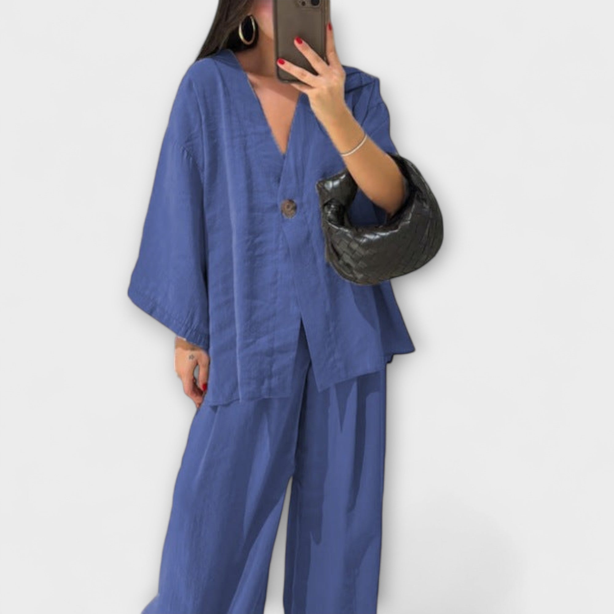 Set aus V-Ausschnitt-Top und weiter Hose in Blau, locker geschnitten