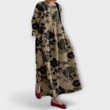 Braunes Kleid mit schwarzem Blumenmuster, weitem Schnitt und langen Ärmeln