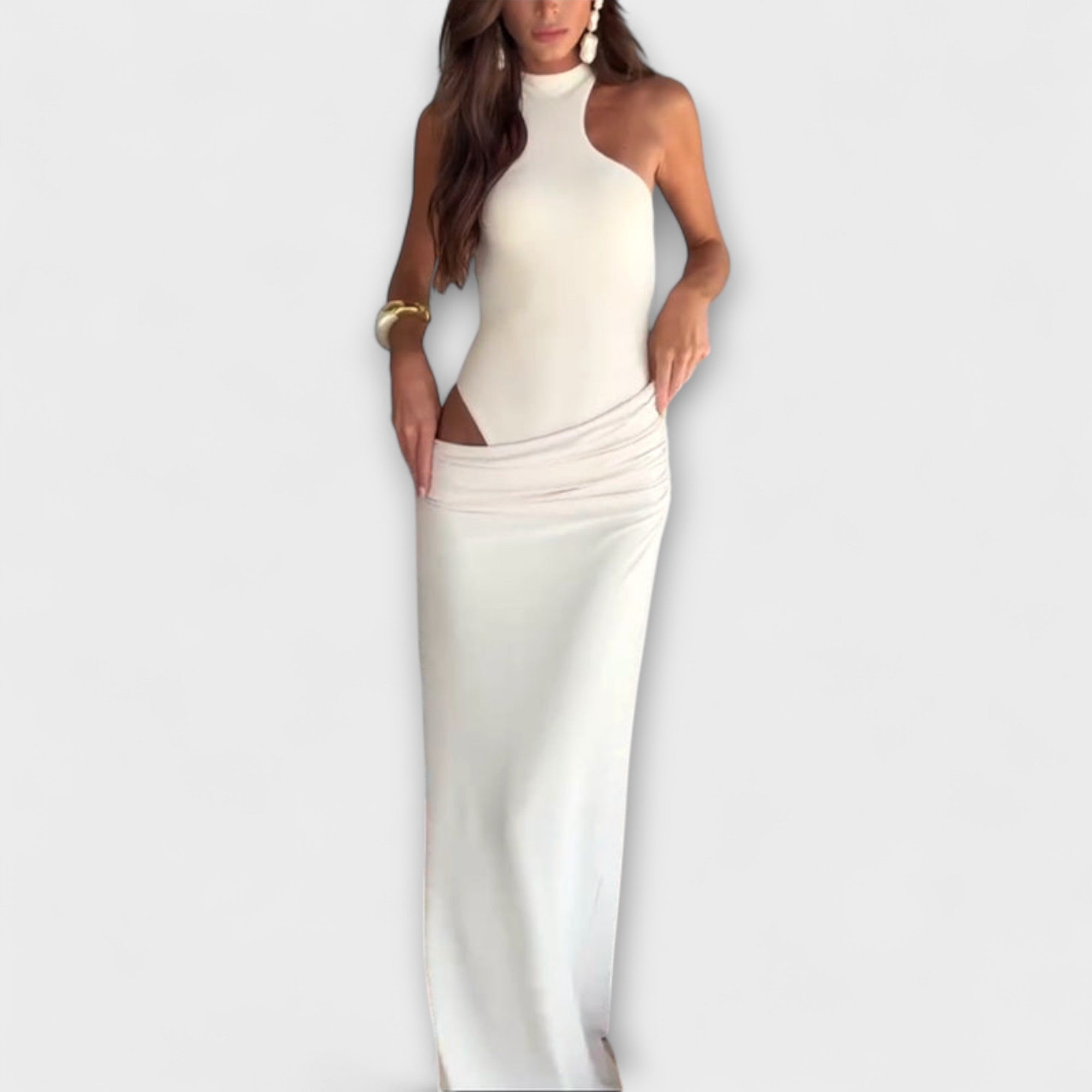 Ärmelloses Cut-Out-Kleid in Weiß mit hohem Ausschnitt und schmalem, körpernahem Schnitt