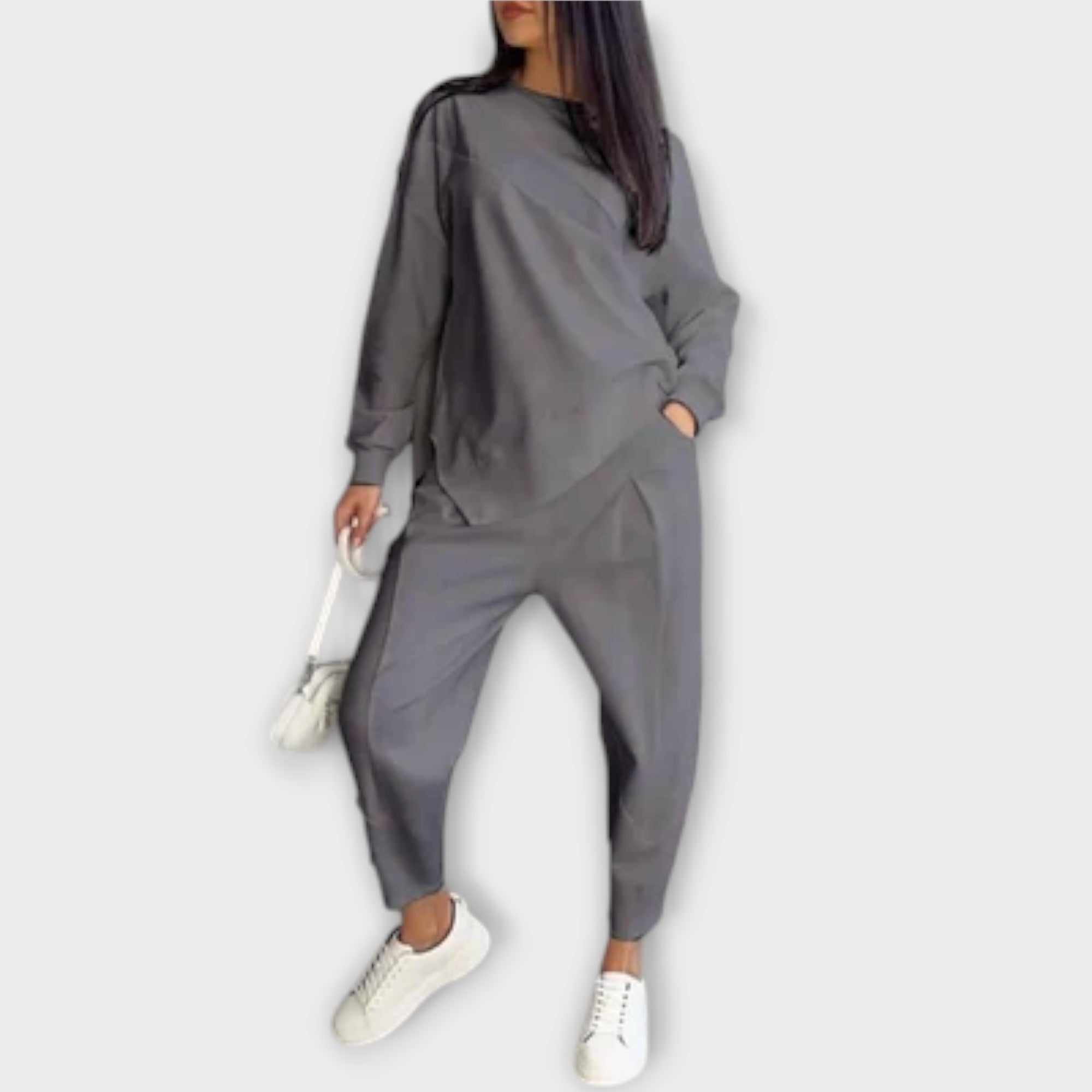 Grauer Zweiteiler: Langarmshirt mit Bündchen und lockerer Jogginghose