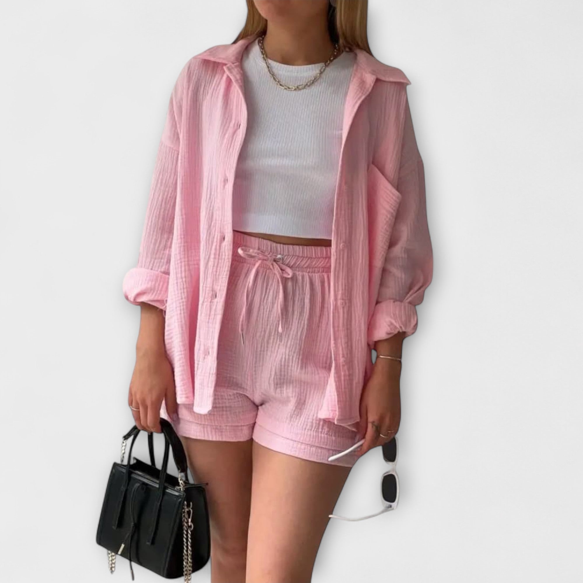 Victoria 2-teiliges Set: rosa offenes Hemd, weißes Top und Shorts mit Kordelzug