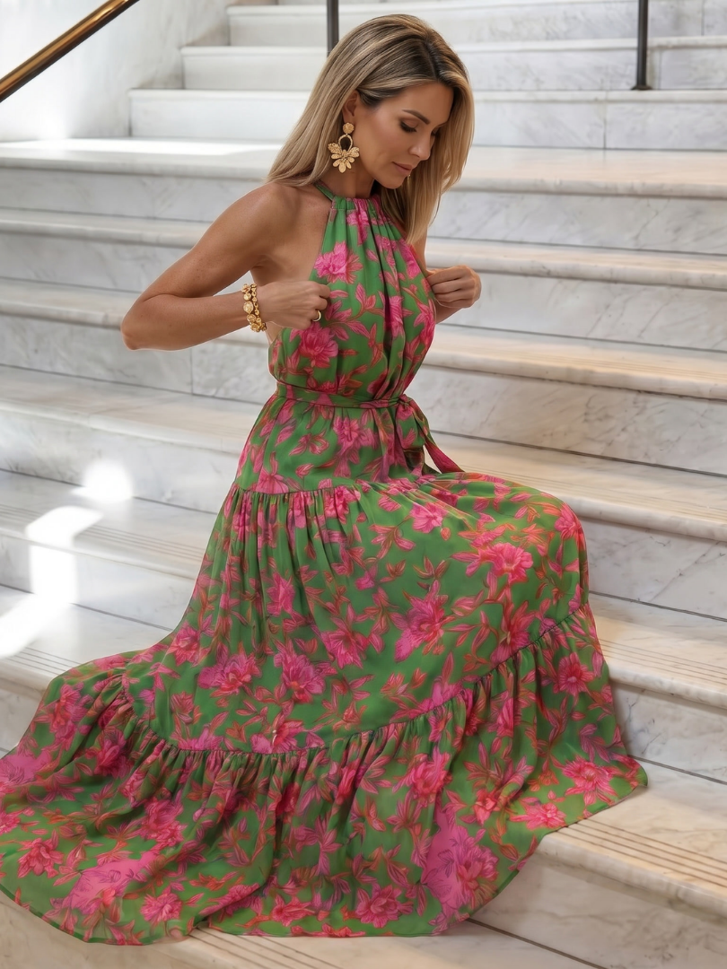 Halter-Midi-Kleid mit pinken Blumenprints auf grünem Stoff, Rüschen-Volants am Rock