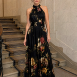 Schwarzes Midi-Kleid mit floralen Blumenprints, geraffter Taille und fließendem Tüllrock