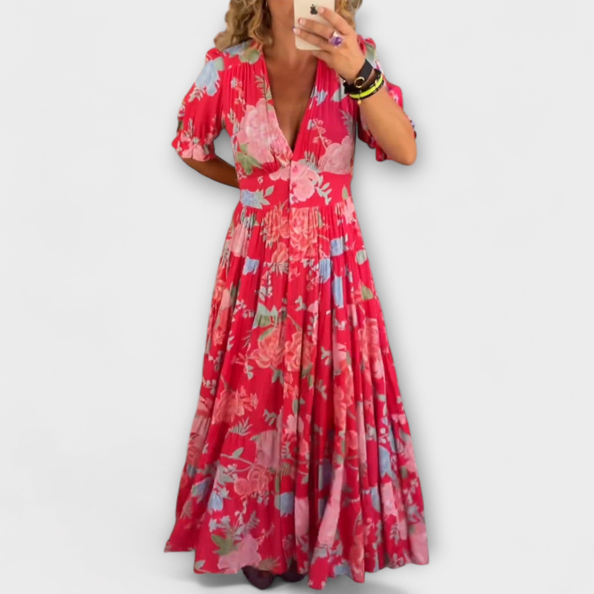 Catrisa-Blumenkleid mit V-Ausschnitt, kurzen, ausgestellten Ärmeln und geraffter Taille (rot)