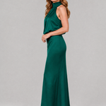 Ärmelloses Midikleid Dunkelgrün mit drapiertem Stehkragen und körpernaher Silhouette