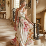 Maxikleid mit Halterneck, ärmellos, Blumenprint auf hellem Grund, Gürtel in Taillenhöhe