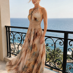 Maxikleid mit Neckholder, Spitzen-Taillenbund und langen Rockbahnen, mehrfarbiges Batikmuster