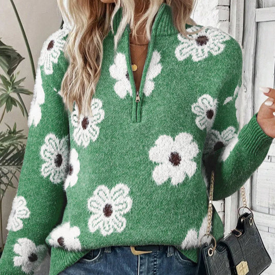 Pullover mit Reißverschlusskragen, grüner Strick mit weißen Blumen und braunem Akzent